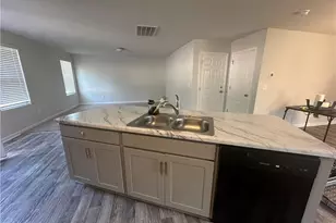 910 Sapphire Stone Ln, Hope Mills, NC 28348 - Photo 8