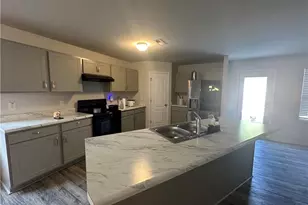 910 Sapphire Stone Ln, Hope Mills, NC 28348 - Photo 4