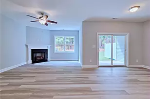 942 Kensington Park Rd, Fayetteville, NC 28311 - Photo 8