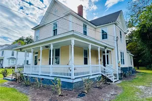 907 Caldwell St, Lumberton, NC 28358 - Photo 1