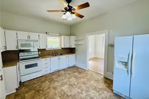 907 Caldwell St, Lumberton, NC 28358 - Photo 6