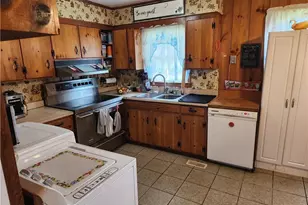 1108 E 10th St, Lumberton, NC 28358 - Photo 6