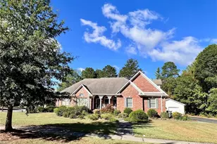 4901 Willow Oak Dr, Lumberton, NC 28358 - Photo 1