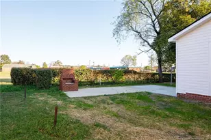 605 McInnis St, Pembroke, NC 28372 - Photo 22