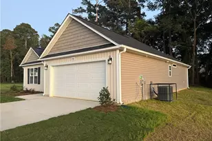 1930 Bulldog Ln, Hope Mills, NC 28348 - Photo 2