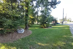 406 Courtland Dr, Sanford, NC 27330 - Photo 2
