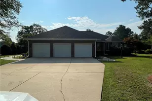 6560 Windy Creek Way, Fayetteville, NC 28306 - Photo 4