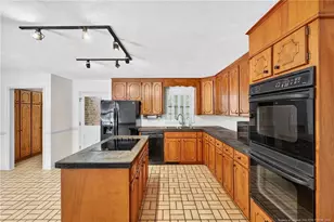 615 E 3rd Ave, Red Springs, NC 28377 - Photo 4