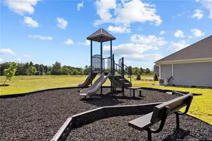 358 Arlington Dr, Raeford, NC 28376 - Photo 4