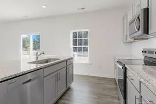 976 Misty Creek Dr, Aberdeen, NC 28315 - Photo 8