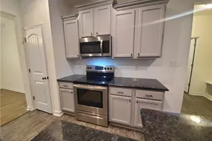 1717 Cherrypoint Dr, Fayetteville, NC 28306 - Photo 8