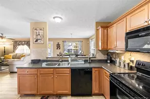 4411 Round Stone Ct, Hope Mills, NC 28348 - Photo 10