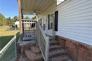 566 Quail Run Rd, Lumberton, NC 28358 - Photo 2