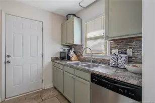 2219 Spindletree Dr, Fayetteville, NC 28304 - Photo 14