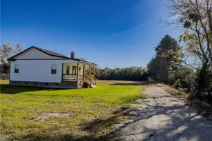 1075B Pine St, Pembroke, NC 28372 - Photo 6