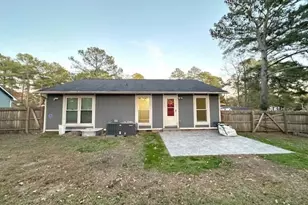 3305 Hunting Bay Dr, Spring Lake, NC 28390 - Photo 2
