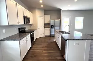 284 Happy Trail Rd, Aberdeen, NC 28315 - Photo 2