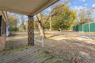 614 Hall St, Laurinburg, NC 28352 - Photo 32