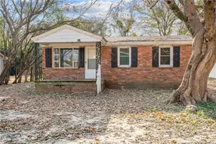 614 Hall St, Laurinburg, NC 28352 - Photo 1