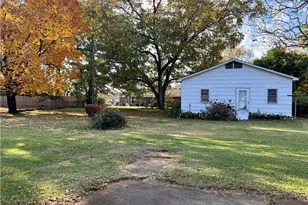 122 Bunker Hill Rd, Fayetteville, NC 28314 - Photo 2