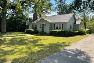 109 N Magnolia St, Raeford, NC 28376 - Photo 2