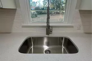 411 Lafayette St, Clinton, NC 28328 - Photo 6