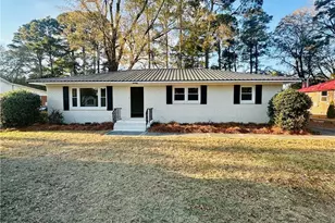 411 Lafayette St, Clinton, NC 28328 - Photo 1