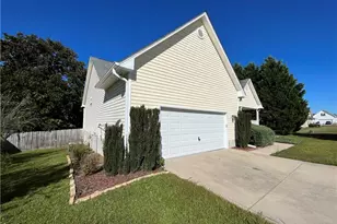 479 Copper Creek Dr, Raeford, NC 28376 - Photo 8