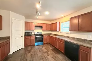 70 Hallow Oak St, Spring Lake, NC 28390 - Photo 4