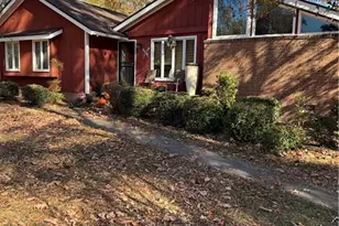 3935 Regents St, Lumberton, NC 28360 - Photo 2