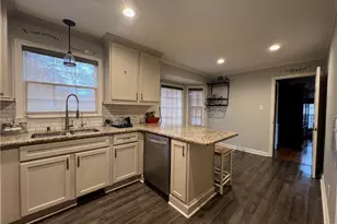 3935 Regents St, Lumberton, NC 28360 - Photo 8