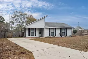 6594 Honeysuckle Dr, Fayetteville, NC 28304 - Photo 2