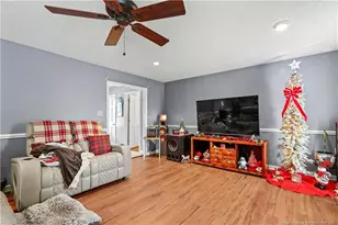 4225 Manchester Ln, Lumberton, NC 28360 - Photo 4