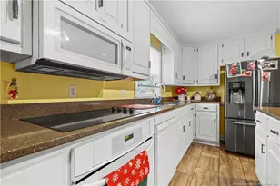 4225 Manchester Ln, Lumberton, NC 28360 - Photo 10