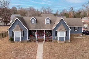 4225 Manchester Ln, Lumberton, NC 28360 - Photo 2