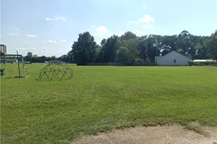 112 Lakeview Dr, Red Springs, NC 28377 - Photo 1