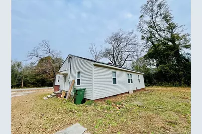 405 S Austin Street S, Maxton, NC 28364 - Photo 6