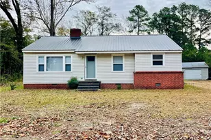 405 S Austin Street S, Maxton, NC 28364 - Photo 1