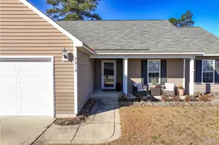 2212 Sir Michael Dr, Hope Mills, NC 28348 - Photo 2