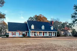 684 N Wilkinson Dr, Saint Pauls, NC 28384 - Photo 2