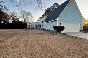 684 N Wilkinson Dr, Saint Pauls, NC 28384 - Photo 4