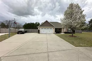 2240 Sir Michael Dr, Hope Mills, NC 28348 - Photo 6