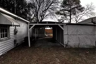 220 Winn St, Mount Olive, NC 28365 - Photo 2