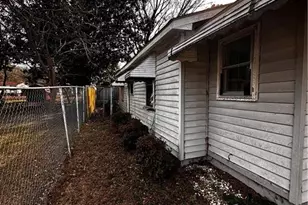 220 Winn St, Mount Olive, NC 28365 - Photo 6