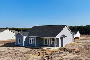 103 Orchard Ln, Parkton, NC 28371 - Photo 4