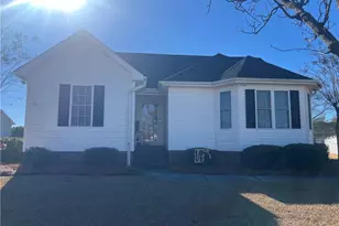 3613 Woodcliff Dr, Lumberton, NC 28358 - Photo 8