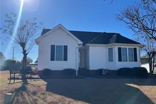 3613 Woodcliff Dr, Lumberton, NC 28358 - Photo 1