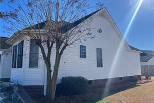 3613 Woodcliff Dr, Lumberton, NC 28358 - Photo 2