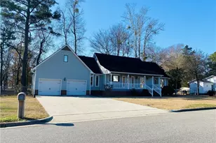 216 Stirling Dr NE, Lumberton, NC 28358 - Photo 2