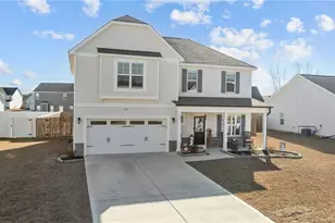 320 Glee St, Hope Mills, NC 28348 - Photo 2